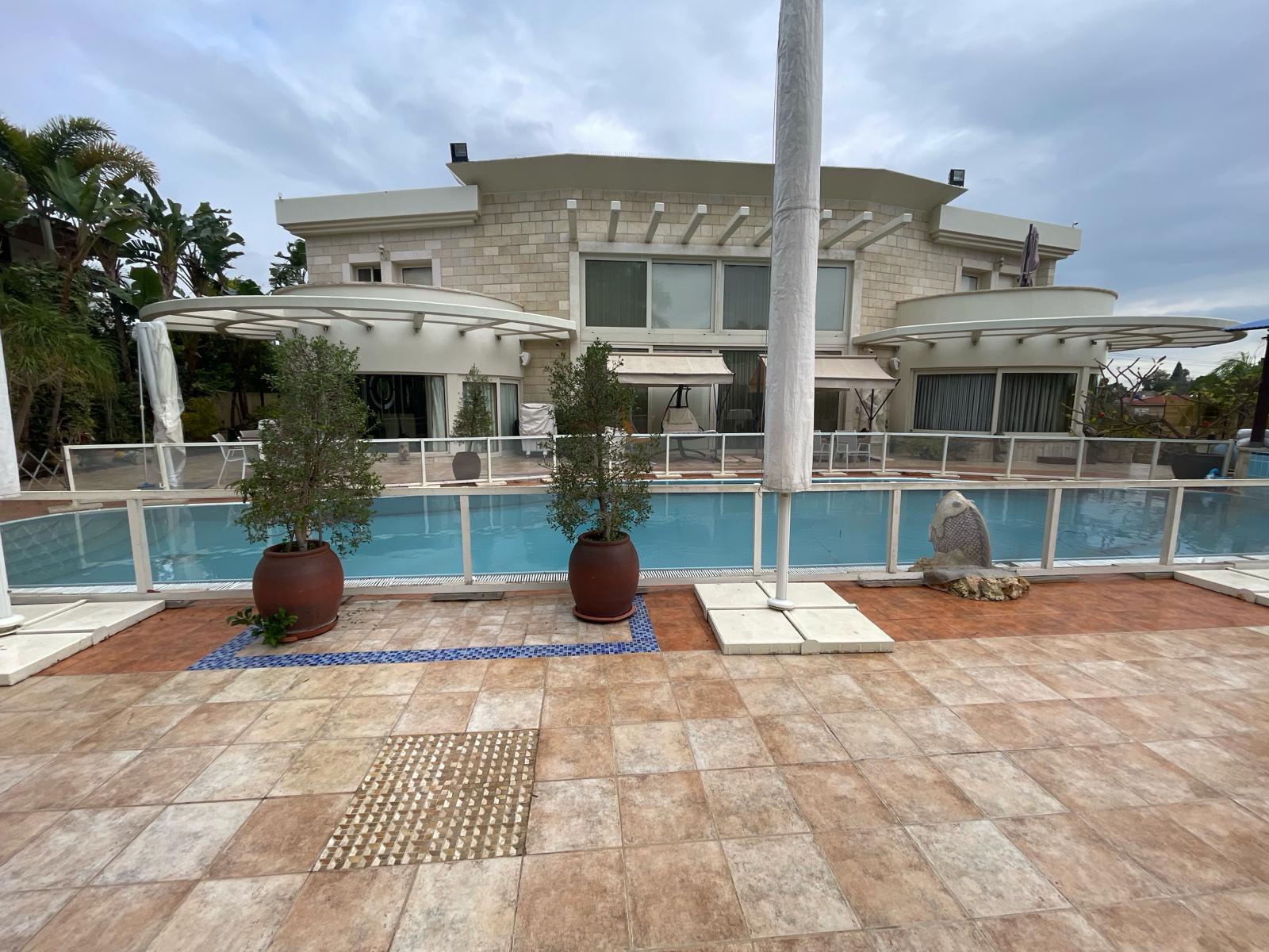 Grande Villa à Even Yehuda